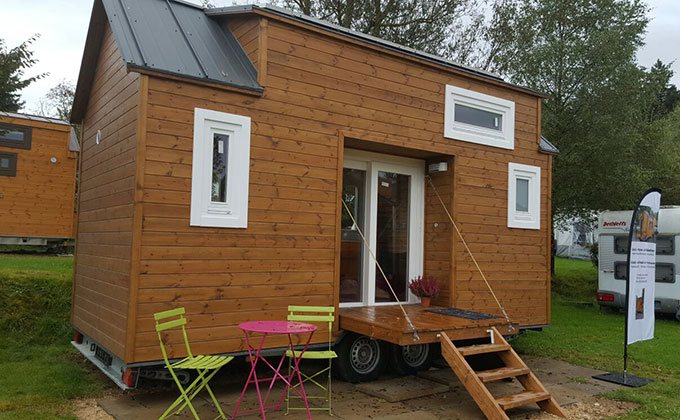 Casa de vacanta mobila, Casuta pe roti din lemn, Rulota model CLB-28
